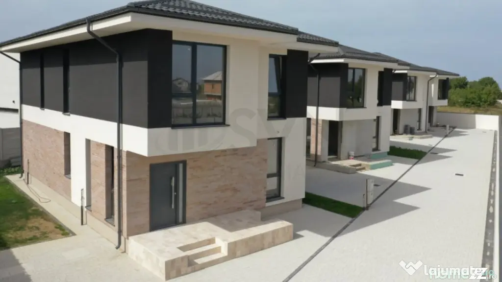 Casa cu 5 camere tip duplex