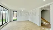 Casa cu 5 camere tip duplex
