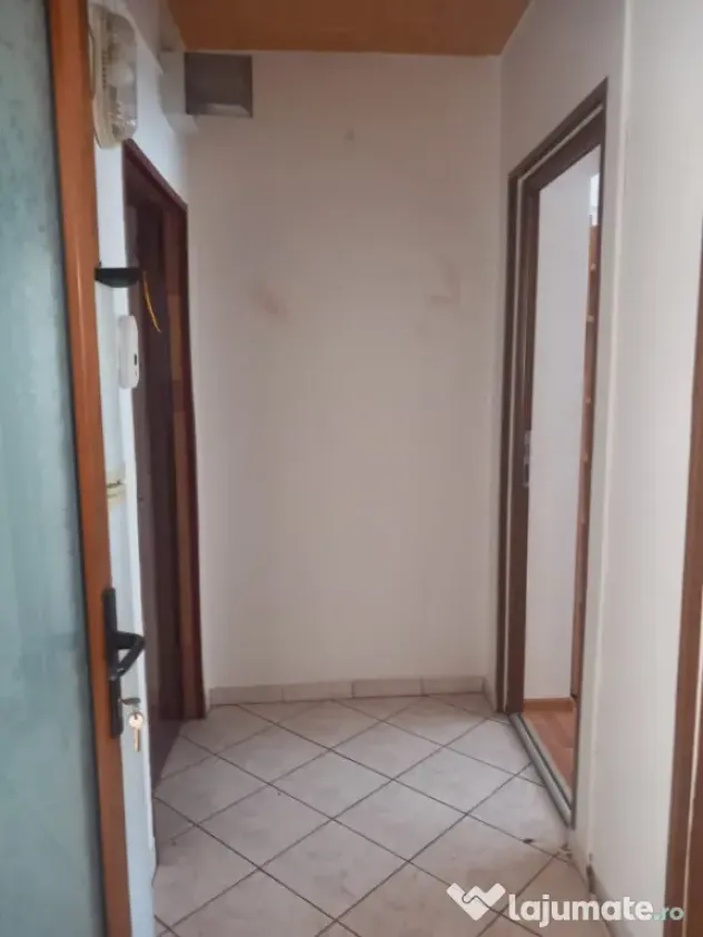 Apartament 3 camere | 75 mp | Piața Victoriei | Etaj 2 | Se