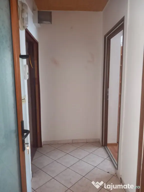 Apartament 3 camere | 75 mp | Piața Victoriei | Etaj 2 | Se