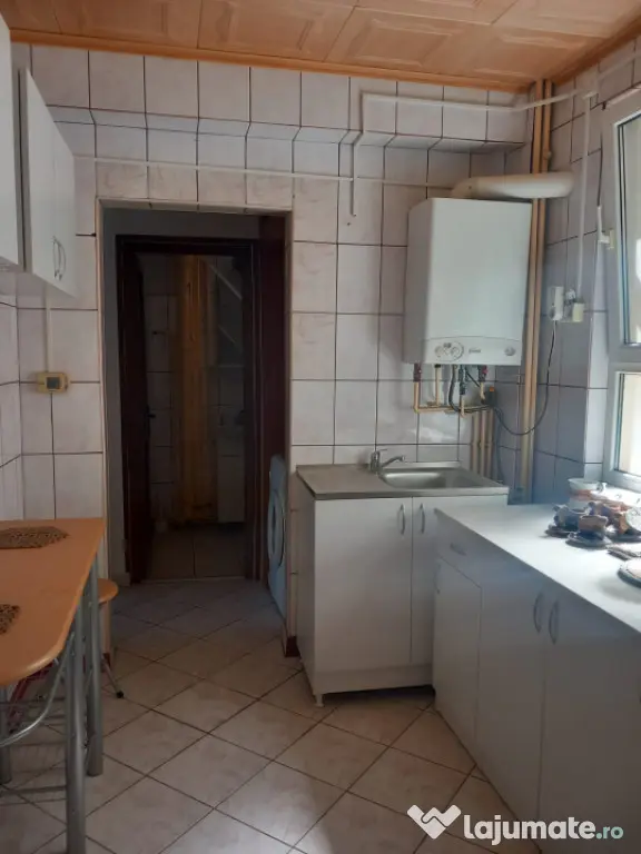 Apartament 3 camere | 75 mp | Piața Victoriei | Etaj 2 | Se