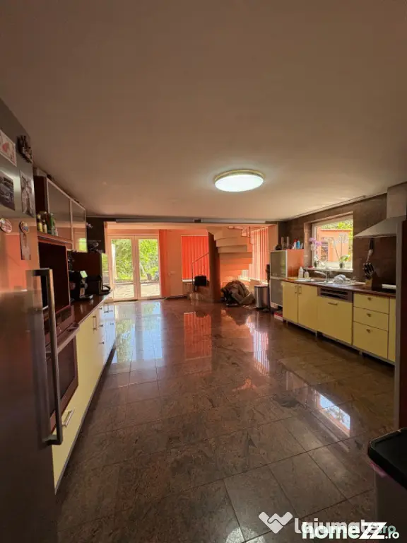 Casă P+1+2+M, 360 mp, 7 camere, 4 băi, granit interior/ext - Baia Mare (Maramures)