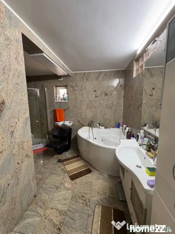 Casă P+1+2+M, 360 mp, 7 camere, 4 băi, granit interior/ext - Baia Mare (Maramures)