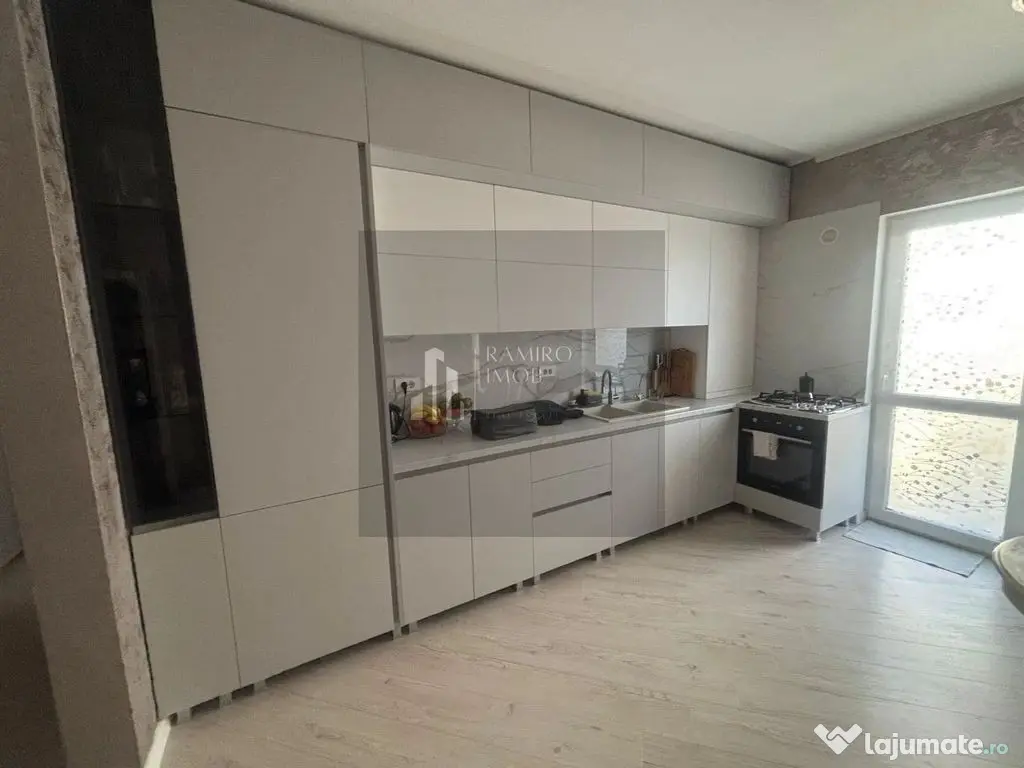 Apartament 3 camere decomandat + parcare Grand Kristal Re...