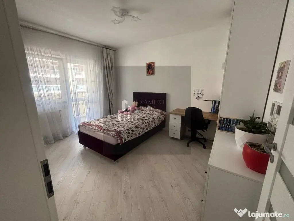 Apartament 3 camere decomandat + parcare Grand Kristal Re...