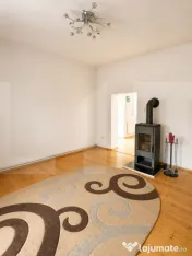Două Case, O Singură Proprietate – 688 mp Teren