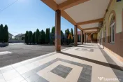Spatiu comercial 1900 mp construiți, 3 niveluri, complet...