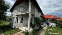 Casă spațioasă cu 4 camere, 150 mp, pivniță și teren d