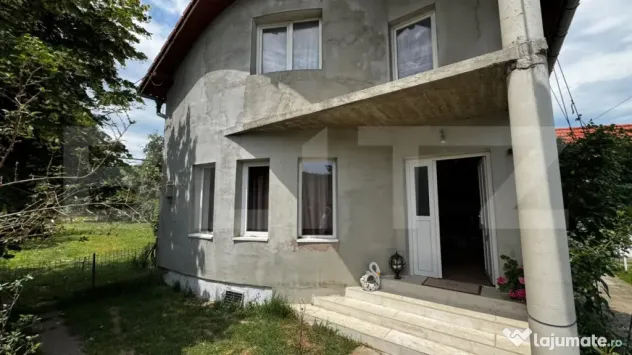 Casă spațioasă cu 4 camere, 150 mp, pivniță și teren d