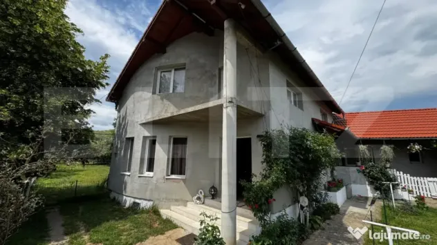 Casă spațioasă cu 4 camere, 150 mp, pivniță și teren d