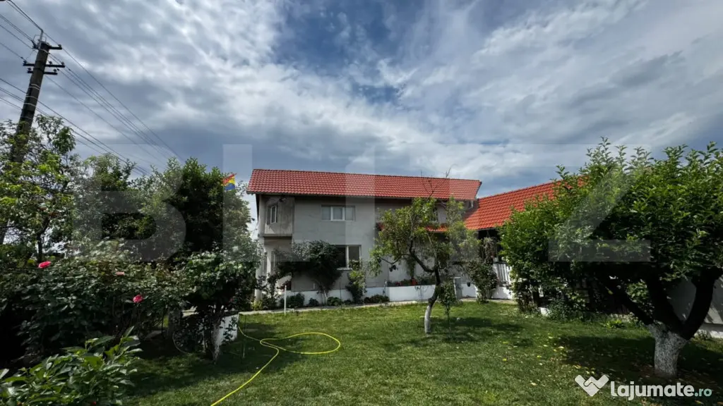 Casă spațioasă cu 4 camere, 150 mp, pivniță și teren d