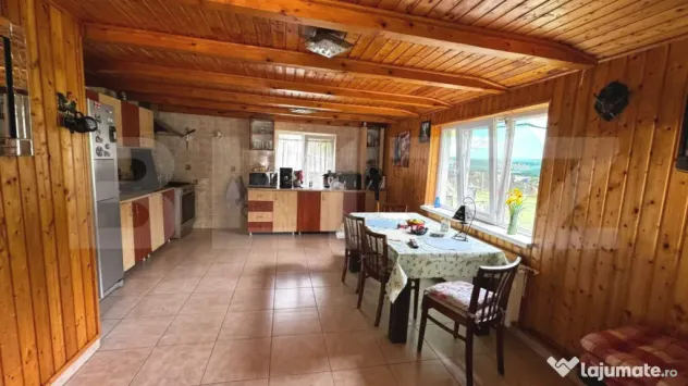 Casă spațioasă cu 4 camere, 150 mp, pivniță și teren d