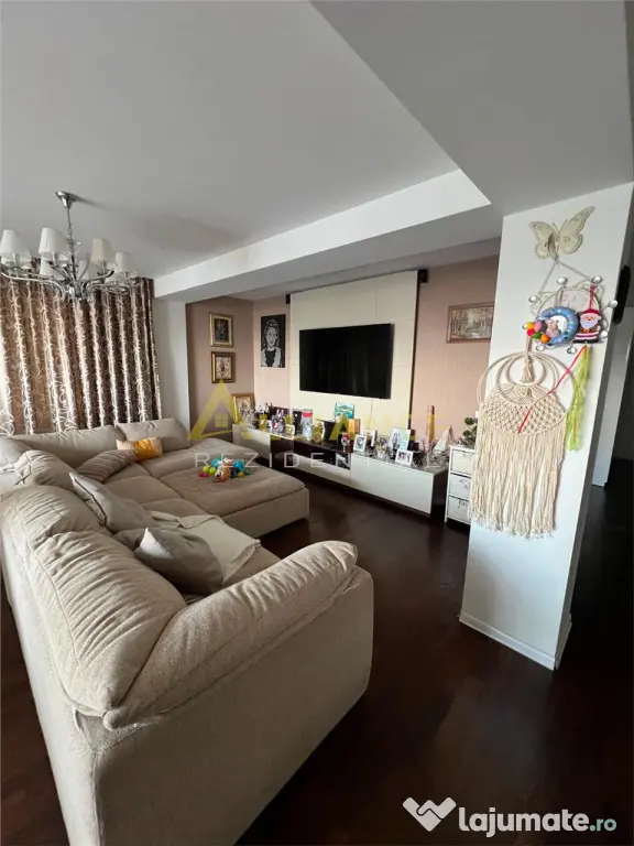 Apartament 4 camere de 139 mp utili terasa 107 mp 2 locuri