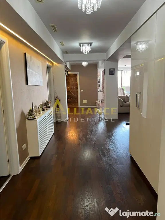 Apartament 4 camere de 139 mp utili terasa 107 mp 2 locuri