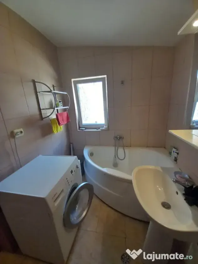 Inchiriez apartament 2 camere decomandat parcare terasa str. Aviator Mihai Berbecariu