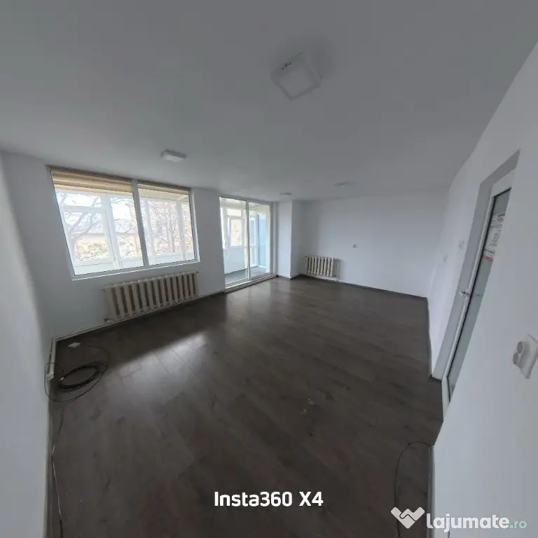 Spatiu cladire birouri cu balcon centru independentei sararie propriet