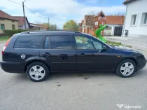 Vând Ford mondeo