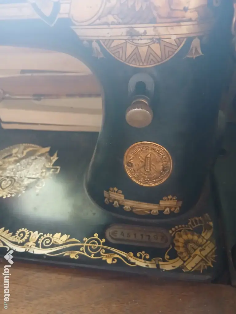 Singer vintage originală cu mobilier, completă, anii 1940–1950, stare bună