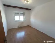 Apartament cu 4 camere, decomandat - zona Bartolomeu 