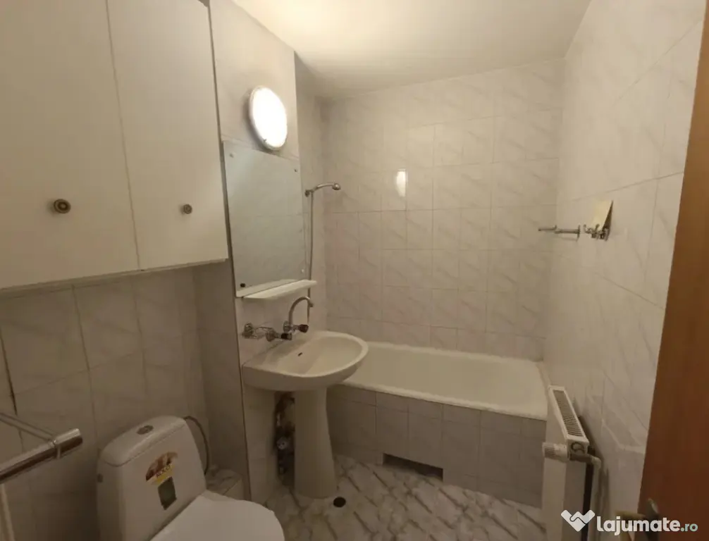 Apartament cu 4 camere, decomandat - zona Bartolomeu