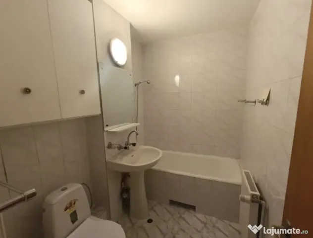 Apartament cu 4 camere, decomandat - zona Bartolomeu