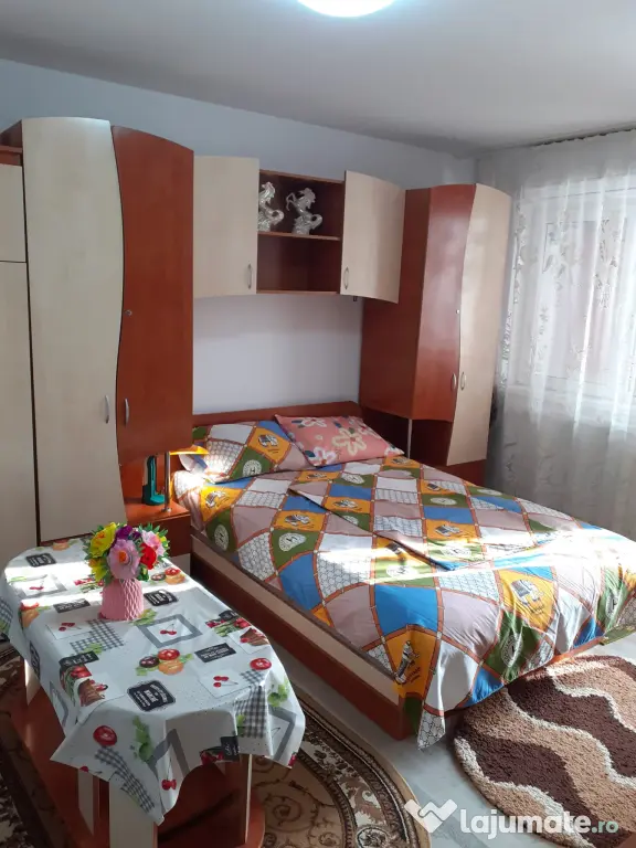 Inchiriez apartament 2-3 camere Mangalia Saturn
