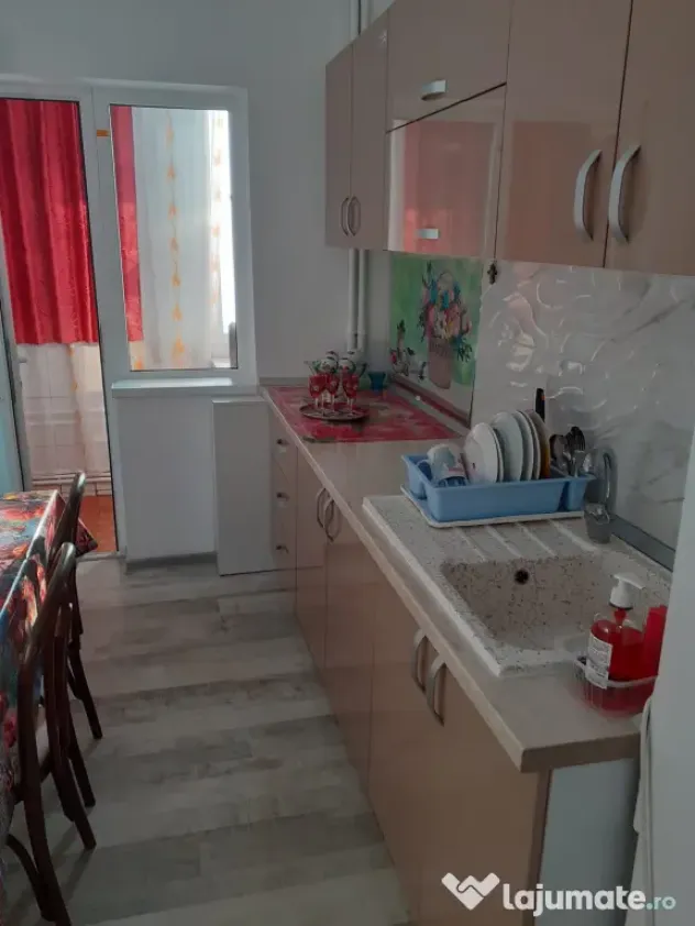 Inchiriez apartament 2-3 camere Mangalia Saturn