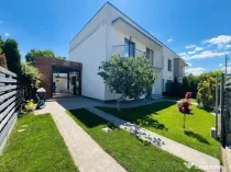 Casă modernă P+1 cu panouri fotovoltaice, mobilată și...