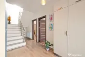 Casă modernă P+1 cu panouri fotovoltaice, complet mobil...