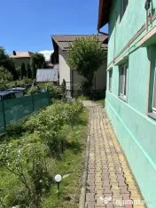 Casă individuală spațioasă de închiriat cu 5 camere și 