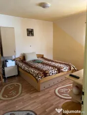 Casă individuală spațioasă de închiriat cu 5 camere și 