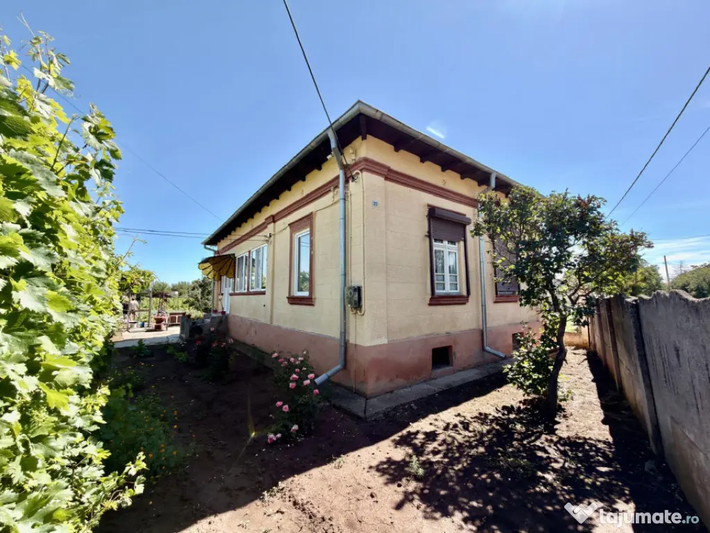 Casă cu teren generos de 2.174 mp în Coșoveni