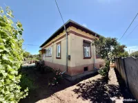 Casă cu teren generos de 2.174 mp în Coșoveni 