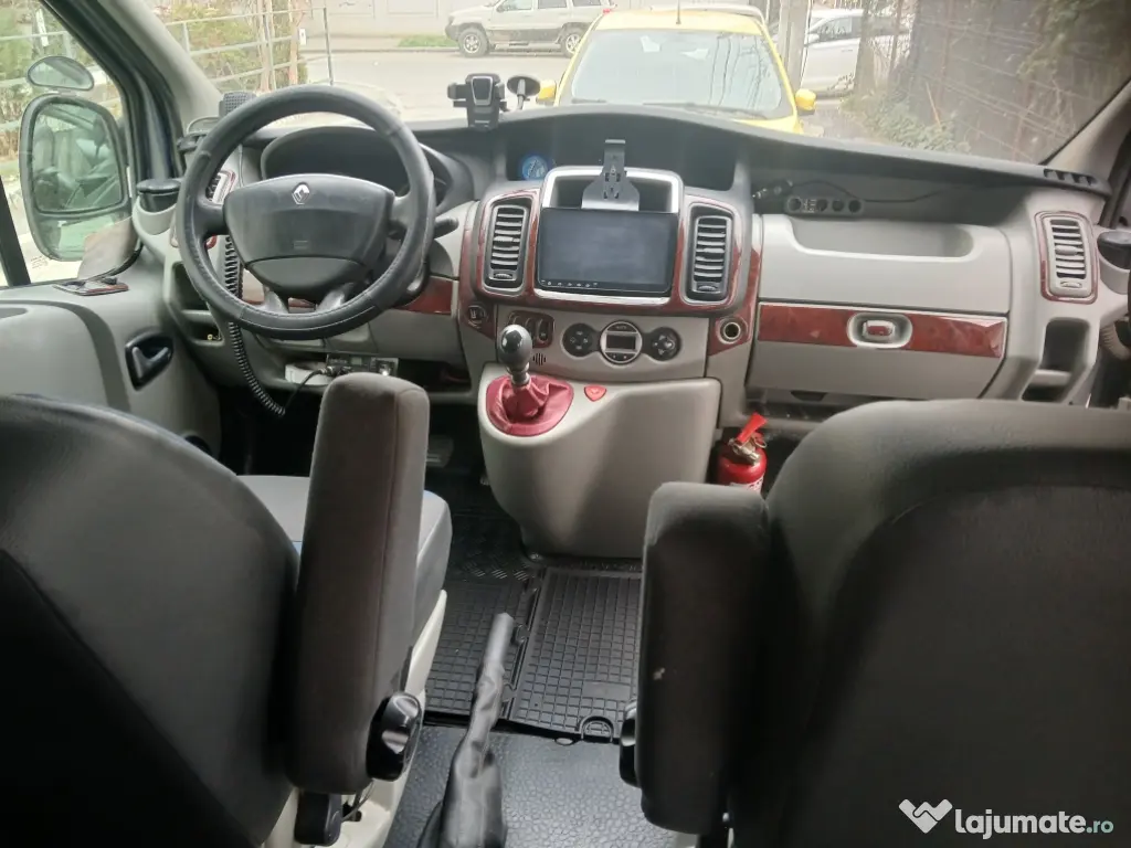 De vanzare Renault trafic pasager 8+1 locuri