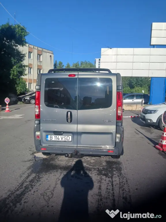 De vanzare Renault trafic pasager 8+1 locuri