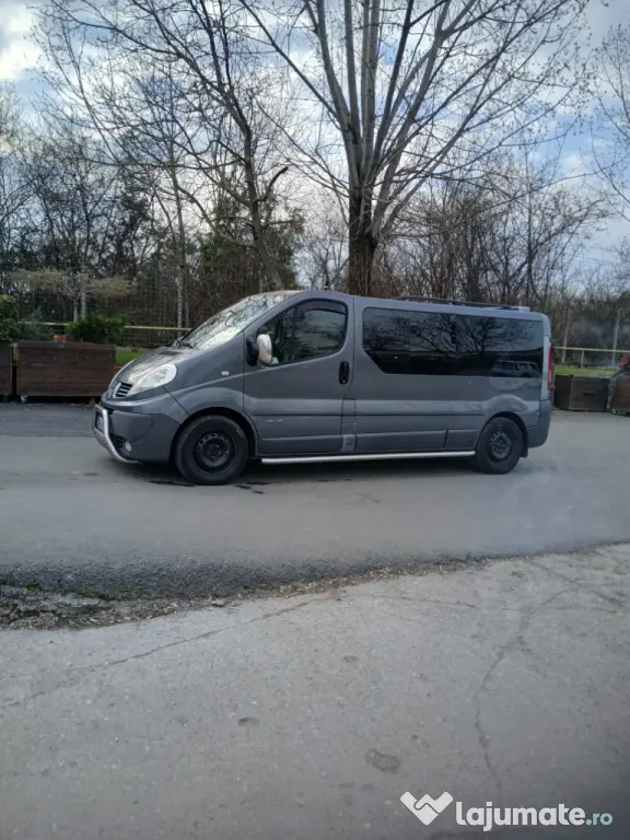 De vanzare Renault trafic pasager 8+1 locuri