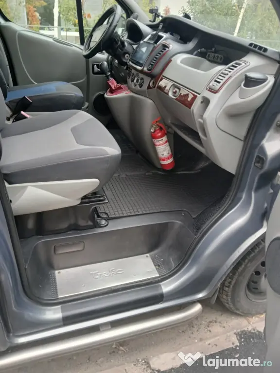 De vanzare Renault trafic pasager 8+1 locuri