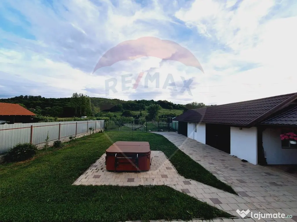 Casă / Vilă cu 5 camere de vânzare