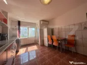 Apartament 2 camere, decomandat, etaj 3, cărămidă, între
