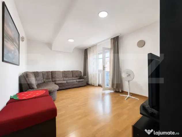 Apartament 2 camere, decomandat, etaj 3, cărămidă, între