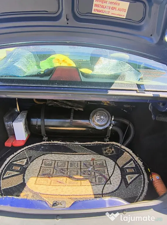 Dacia Logan ținută în garaj