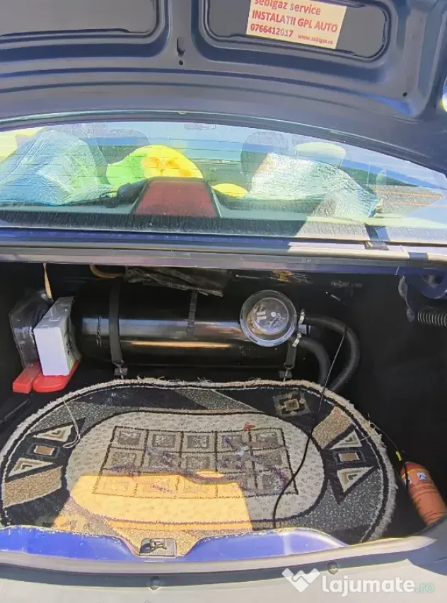 Dacia Logan ținută în garaj