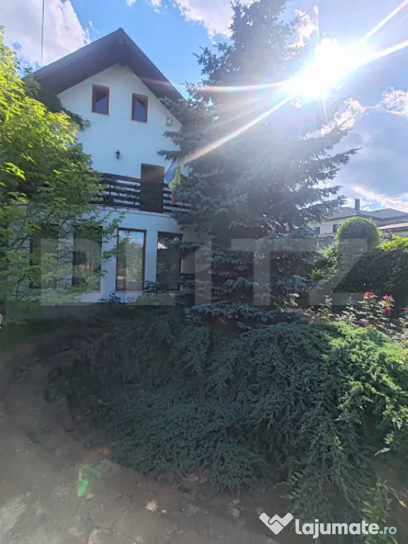 Casa 217mp, teren 1330mp, Lisaura