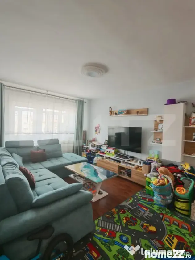 Apartament cu 4 camere, decomandat, 75 mp, zona Parcul Teilo - Turda (Cluj)