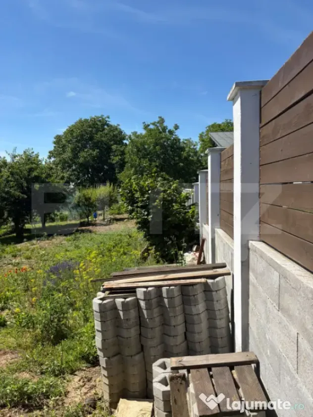 Teren intravilan, 1300 mp, zona Viile Dealului Mic