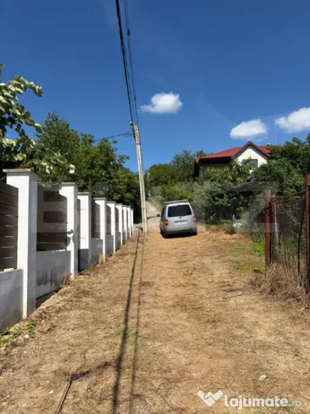 Teren intravilan, 1300 mp, zona Viile Dealului Mic
