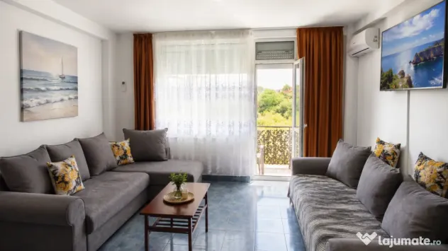 Vând apartament cu o cameră în Costinești, central, complet renovat,