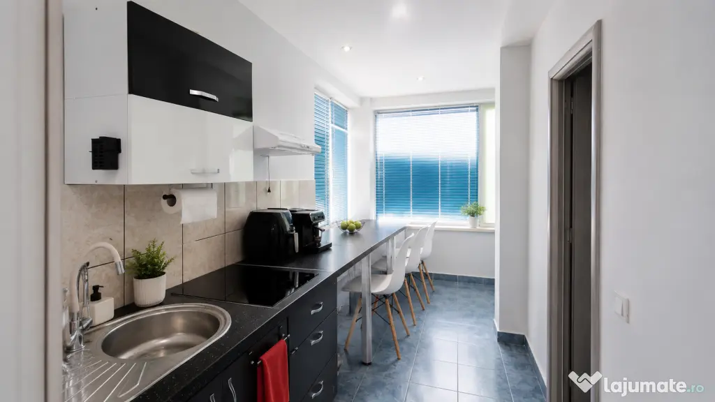 Vând apartament cu o cameră în Costinești, central, complet renovat,