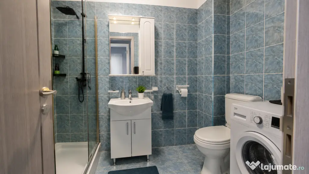 Vând apartament cu o cameră în Costinești, central, complet renovat,