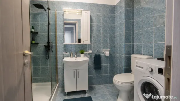 Vând apartament cu o cameră în Costinești, central, complet renovat,